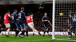 Thắng Stoke, Arsenal phả "hơi nóng" lên M.U