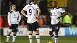 Blackpool - Tottenham 3-1:  Những đôi chân chạm đất