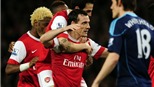 Arsenal chỉ còn kém M.U 1 điểm: Những may rủi của Wenger