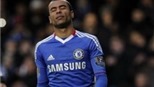 Ashley Cole bị cảnh sát điều tra vì “nghịch súng”