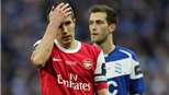 Arsenal chính thức vắng Van Persie khi gặp Barca