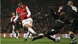 Arsenal - Leyton 5-0: Hàn gắn vết thương lòng