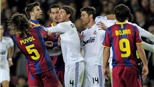 Barcelona có Carles Puyol, đá cánh trái: Nửa mừng, nửa lo