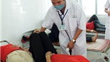Đi cấp cứu vì ngộ độc thực phẩm trong tiệc cưới 