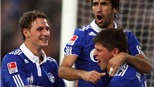  Hoewedes & Huntelaar trở lại: Ngược dòng nhờ “H2”?