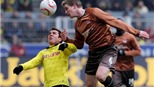 Cuộc chiến trụ hạng ở Bundesliga: 10 đội vẫn gặp nguy 