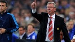 Sir Alex sợ… tiếng còi của trọng tài Howard Webb