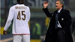 Balotelli chê Jose Mourinho, ca ngợi Roberto Mancini
