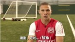 Clip cầu thủ và HLV Arsenal học tiếng Trung trước khi du đấu