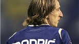 Tottenham sẽ tăng lương gấp đôi cho Modric: Tiền có giữ được tài năng?