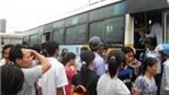 Hà Nội: Bến xe “nghẽn” người trong kỳ thi Đại học