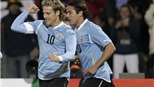 Chờ Suarez, ngóng Forlan