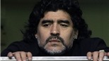 Maradona lại “xuất hiện”: “Batista không nên thò mặt ra đường nữa”
