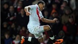 Arsenal nâng giá Chamberlain