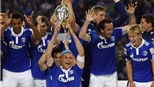 Schalke giành siêu cúp Đức sau loạt "đấu súng"