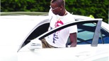 Balotelli bị đồng đội chơi khăm: Gieo gió ắt gặp bão