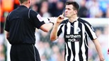 Premier League nên kiểm duyệt hay định hướng Twitter?