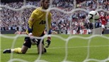 M.U: Schmeichel bảo vệ De Gea 