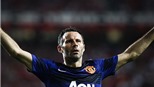 Gần 38 tuổi, Giggs vẫn là người hùng
