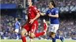 “Song sát” Carroll-Suarez lập công, Liverpool thắng trận derby