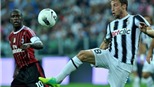 Pha "đẻ trứng" của Abbiati khiến Milan bại trận 0-2 trước Juventus
