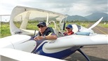 Du lịch khắp nơi bằng... máy bay tự chế
