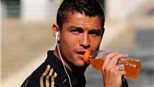 Ronaldo tự... trồng rau