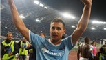 Klose “đánh bại” Ronaldo, Mueller rồi… treo giày