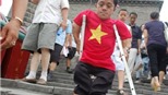 Chinh phục nóc nhà Đông Dương bằng đôi nạng gỗ