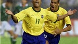 Thêm một huyền thoại Brazil “tấn công” Messi