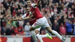 Real Madrid vẫn nhăm nhe “cướp” Van Persie 