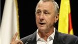 Cruyff: Pep chưa nghĩ đến chuyện đi hay ở