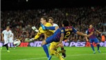 Barca 0-0 Sevilla: Messi đá hỏng penalty, Barca mất ngôi đầu
