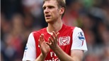 Hàng thủ Arsenal:  Khác biệt nhờ Mertesacker