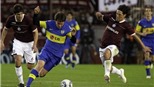 Camoranesi "tặng" đối phương một cú đá thẳng vào mặt
