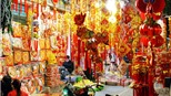 Lung linh chợ đồ trang trí Tết 2012