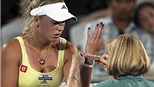 Wozniacki rời Sydney International trong nước mắt