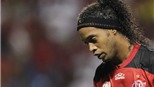 Ronaldinho ghi bàn rồi... bị đuổi