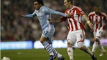 Huyền thoại M.U cười nhạo sự “lố bịch” của City trong vụ Tevez