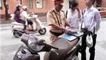 Đau đầu nạn học sinh đi xe máy luồn ngõ tới trường 
