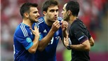 Cầu thủ Hy Lạp đồng loạt chỉ trích trọng tài