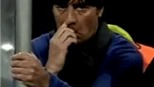  HLV Joachim Loew lại ngoáy mũi và...
