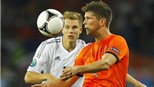 Schalke 04 "đánh tiếng" bán Huntelaar cho M.U