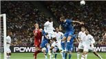 VIDEO: Cột dọc lần thứ 2 từ chối bàn thắng của Italia