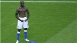 Balotelli dành tặng bàn thắng cho mẹ nuôi