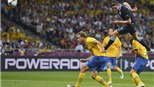 Vì sao nhiều bàn thắng bằng đầu ở EURO 2012: Thêm trọng tài và do bóng