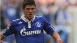 Schalke chi 24 triệu euro để giữ Huntelaar: Đánh bạc với “Thợ săn”