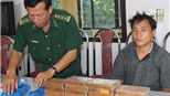 Bắt 22 bánh heroin và 12.000 viên hồng phiến