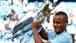 Kompany chính thức gắn bó với Man City thêm 6 năm