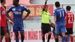 V.Ninh Bình đòi “cấm cửa” Còi vàng Võ Quang Vinh